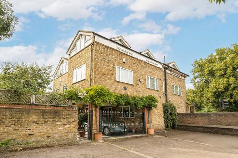 Surrey Crescent, London W4