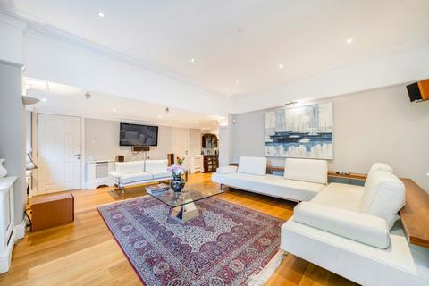 6 bedroom house for sale, Surrey Crescent, London W4