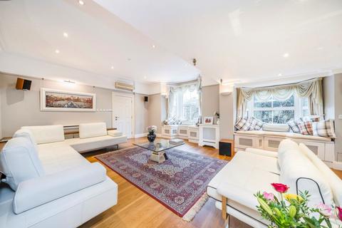 6 bedroom house for sale, Surrey Crescent, London W4