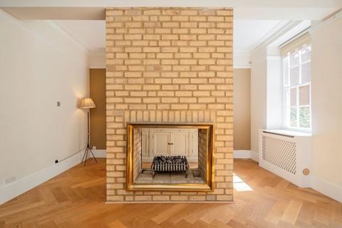 3 bedroom flat for sale, Coleherne Court, London SW5
