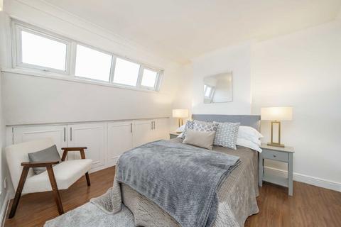 2 bedroom flat for sale, Moore Park Road, London SW6