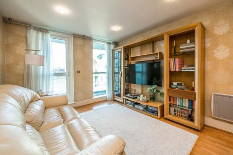 2 bedroom flat for sale, St. George Wharf, London SW8