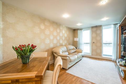 2 bedroom flat for sale, St. George Wharf, London SW8