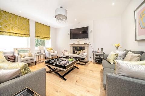 4 bedroom flat for sale, Campden Hill Court, London W8