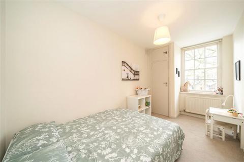 3 bedroom flat for sale, Holland Street, London W8