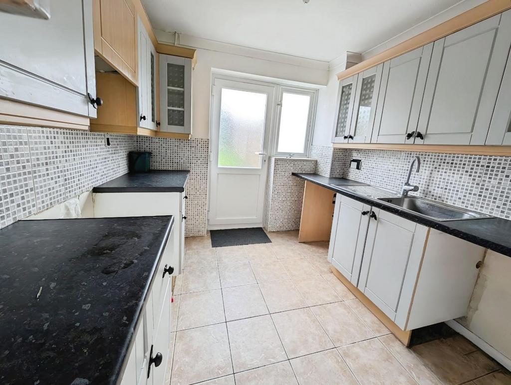 E33af122-kitchen.jpg