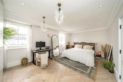 84a Randolph Avenue, London, W9 1BG