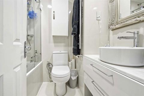 1 bedroom flat for sale, Gloucester Terrace, London W2