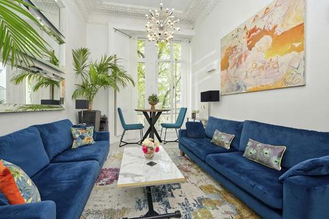 2 bedroom flat for sale, Clanricarde Gardens, London W2