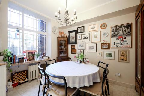 4 bedroom flat for sale, Queensway, London W2