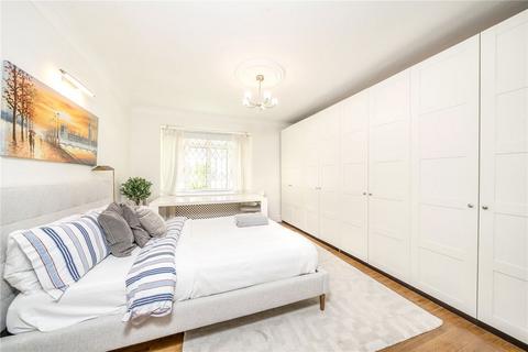 3 bedroom flat to rent, Inver Court, London W2