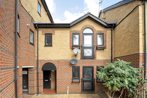 20 Blake Close, London, W10 6AY