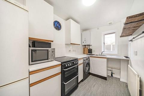 20 Blake Close, London, W10 6AY