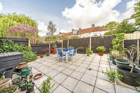 20 Blake Close, London, W10 6AY