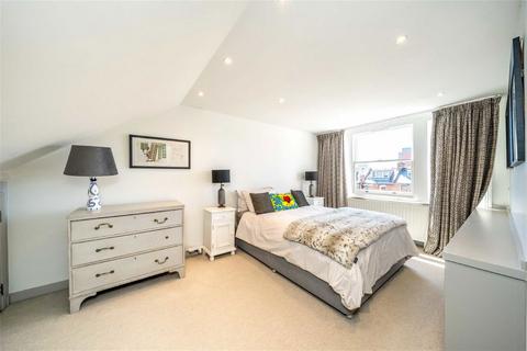 17 Finstock Road, London, W10 6LT