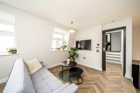 2 bedroom flat for sale, Pavilion Terrace, London W12