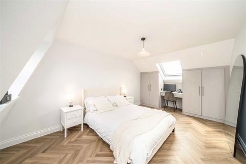 2 bedroom flat for sale, Pavilion Terrace, London W12