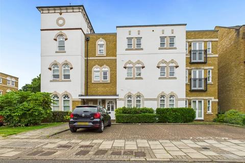 2 bedroom apartment to rent, Admiralty Way, Teddington