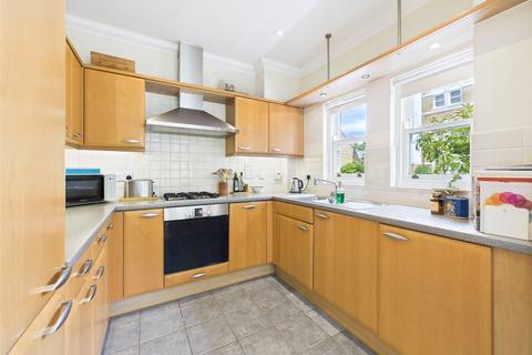 2 bedroom apartment to rent, Admiralty Way, Teddington