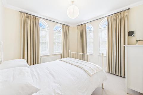 2 bedroom apartment to rent, Admiralty Way, Teddington