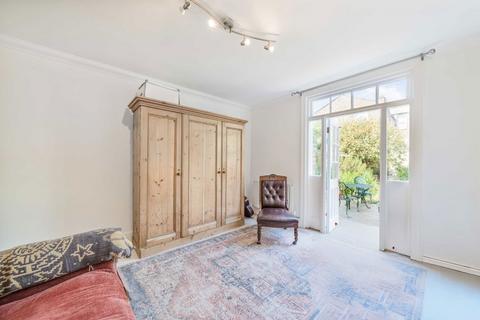 2 bedroom flat for sale, Bathurst Gardens, London NW10