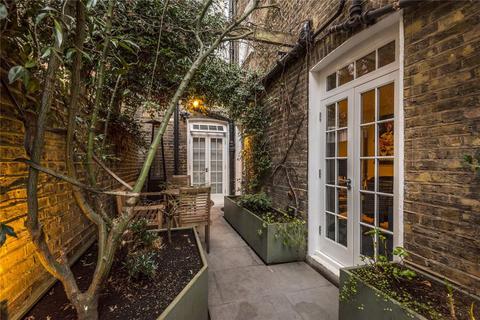 3 bedroom flat for sale, Petersham Mews, London SW7
