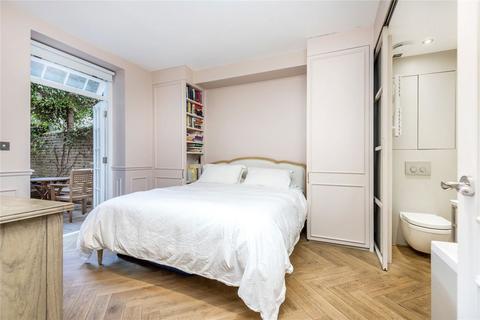 3 bedroom flat for sale, Petersham Mews, London SW7