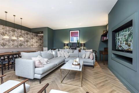 3 bedroom flat for sale, Petersham Mews, London SW7