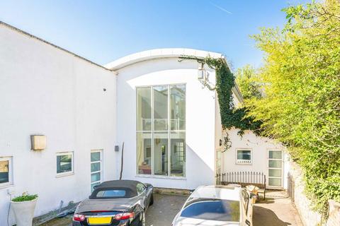Trinity Crescent, London SW17
