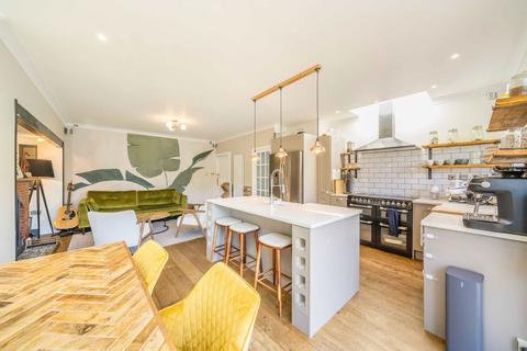 4 bedroom house for sale, Garden Avenue, Mitcham CR4