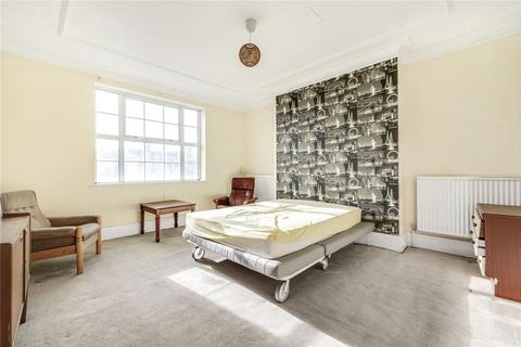 3 bedroom flat for sale, Sidmouth Road, London NW2