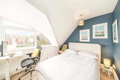 2 bedroom flat for sale, Streatham Common North, London SW16