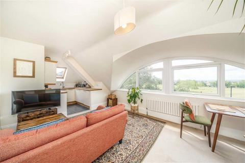 2 bedroom flat for sale, Streatham Common North, London SW16