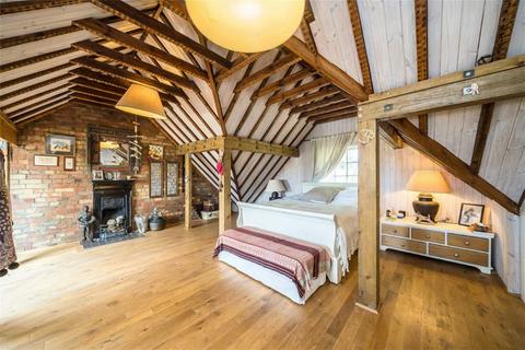 3 bedroom maisonette for sale, Mount Nod Road, London SW16