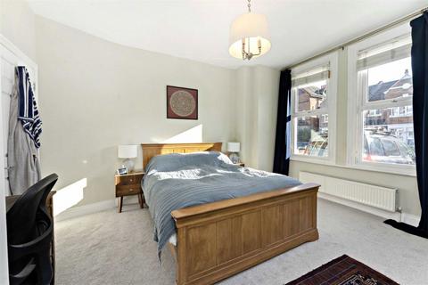 2 bedroom flat for sale, Fairmile Avenue, London SW16
