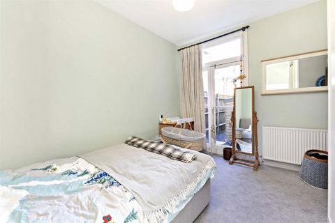 2 bedroom flat for sale, Fairmile Avenue, London SW16
