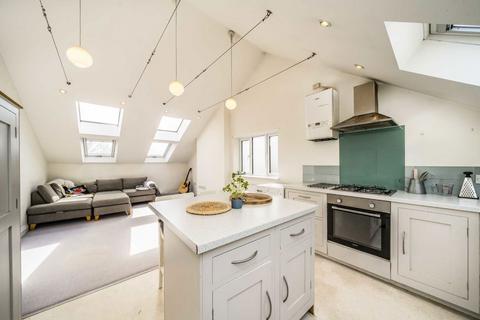 2 bedroom flat for sale, Babington Road, London SW16