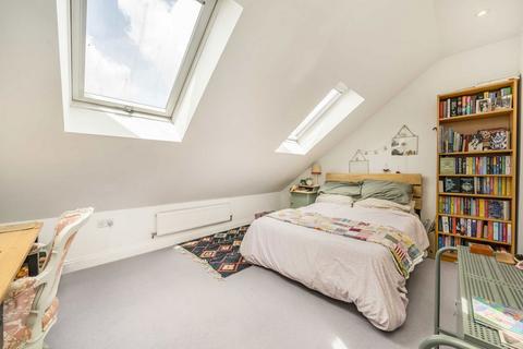 2 bedroom flat for sale, Babington Road, London SW16