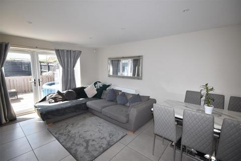 undefined, Haynes Close, Tuxford, Newark