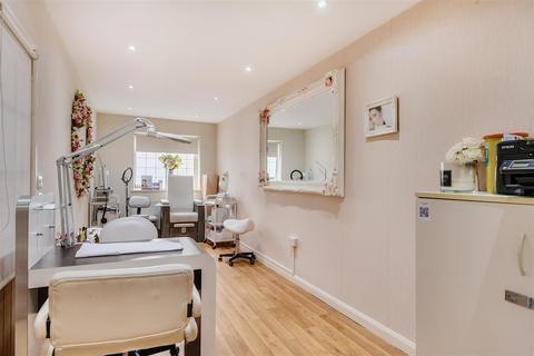 39 Yew Tree Bottom Road, Epsom, KT17 3NQ