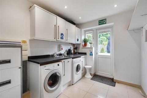 39 Yew Tree Bottom Road, Epsom, KT17 3NQ