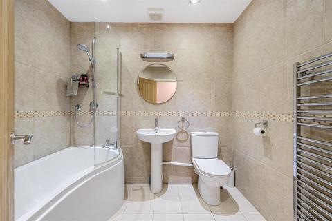 39 Yew Tree Bottom Road, Epsom, KT17 3NQ