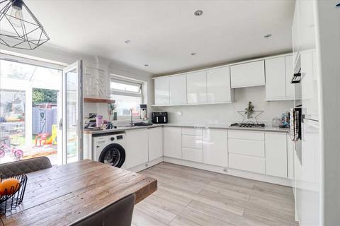 20 Blake Drive, Clacton-on-sea, CO16 8ED