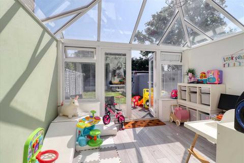 20 Blake Drive, Clacton-on-sea, CO16 8ED