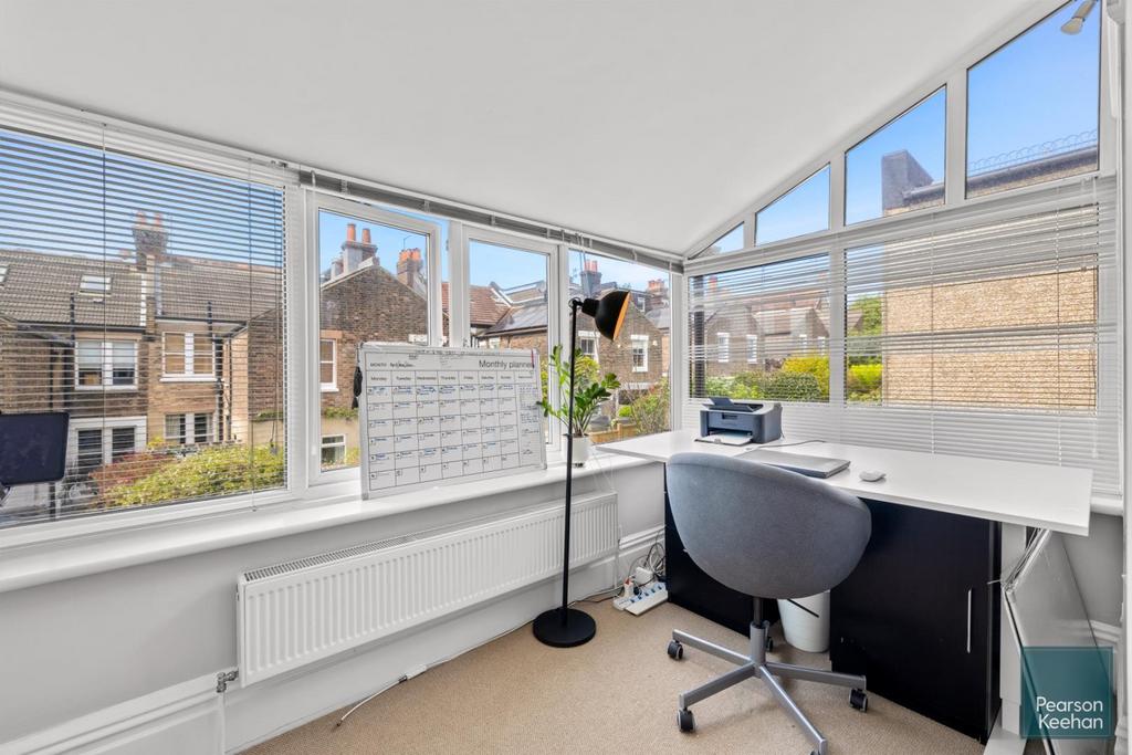 Bedroom/Office