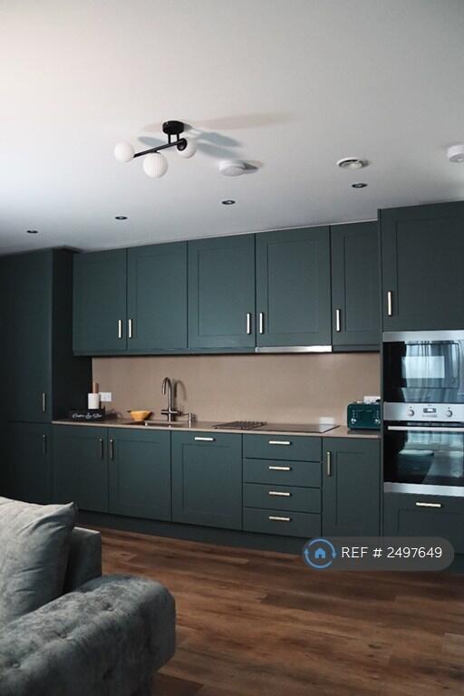 Kitchen 2.jpeg
