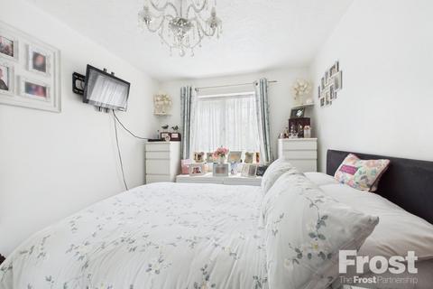 40 Rockall Court, Slough, SL3 8EZ
