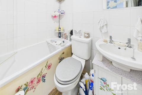 40 Rockall Court, Slough, SL3 8EZ