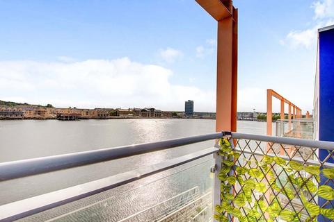 2 bedroom flat to rent, Watersmeet, Chatham ME4