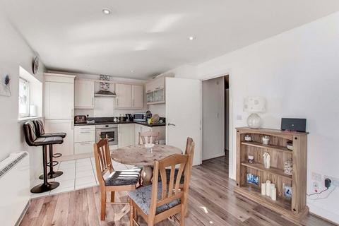2 bedroom flat to rent, Watersmeet, Chatham ME4